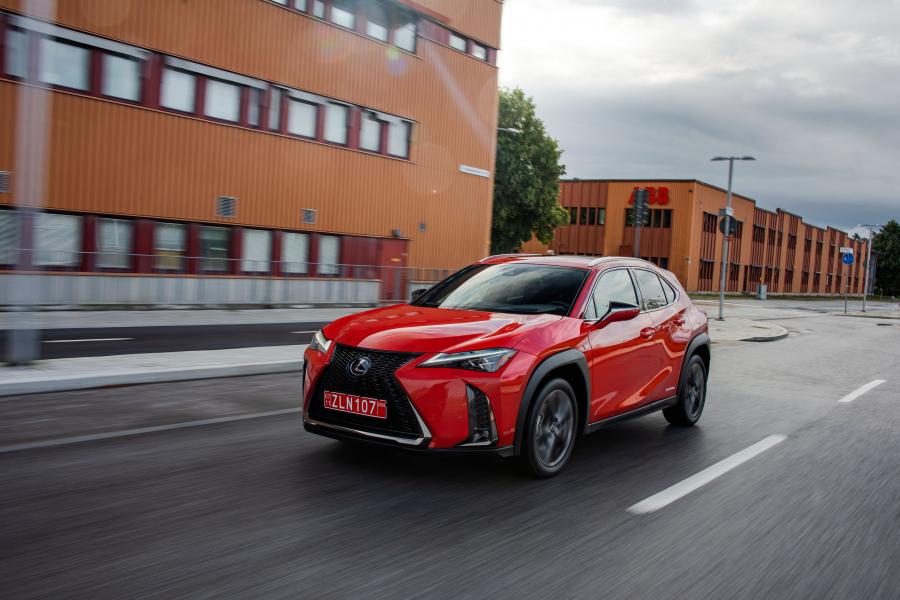  Lexus UX250h F-Sport 2018 года  (WW) (фото 34 из 46)